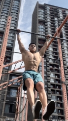 有努力。腹肌 汗水不会辜负你 户外健身