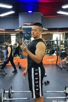 左滑→帮我脱掉上衣。艰难的增肌期健身 增肌 健身日常