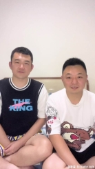 室友日常 自我介绍 众所周知，不会说四川话的东北人是会被用来烫火锅的😋