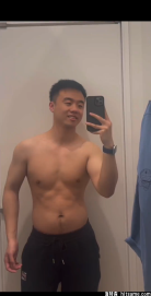 来看哥总，路上遇到一只兜风的阿拉斯加，优衣库也上了好多好看的体恤，感觉夏天快到了