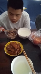 彩虹🌈 夫夫 好吃的卤鸭翅